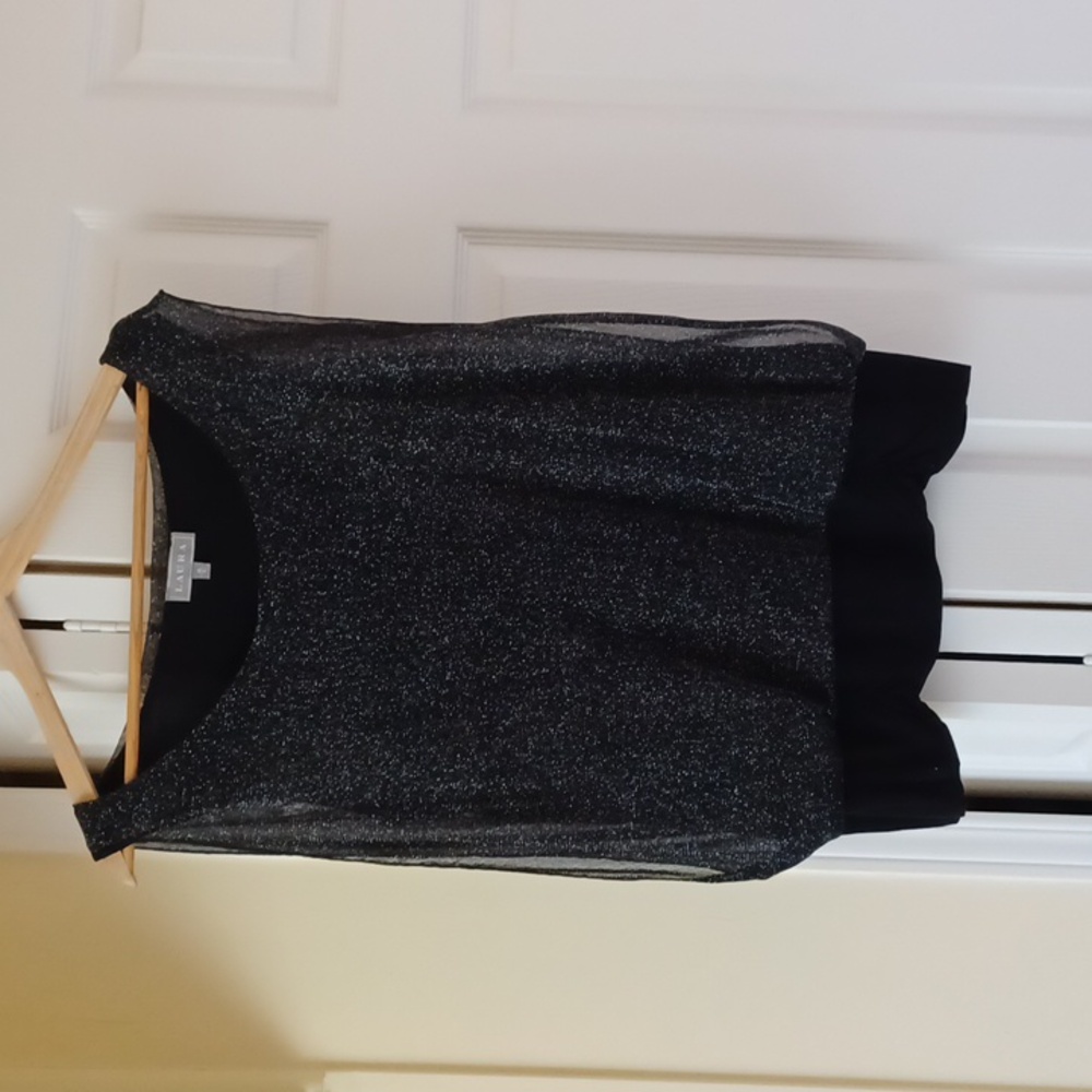 Ladies top. Size L. Brand Laura